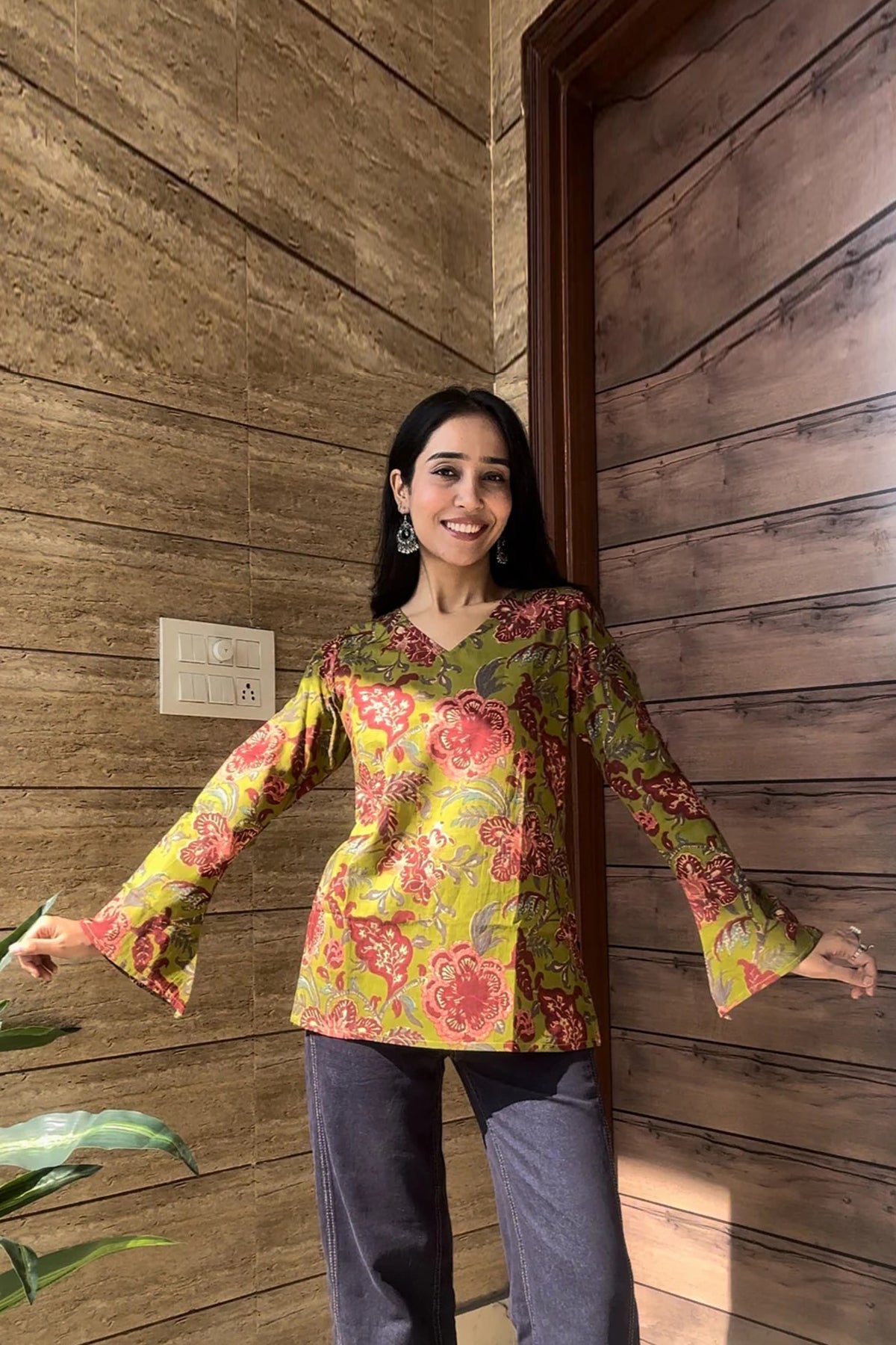 Floral Bada Phool Printed Kurta With Bell Sleeves