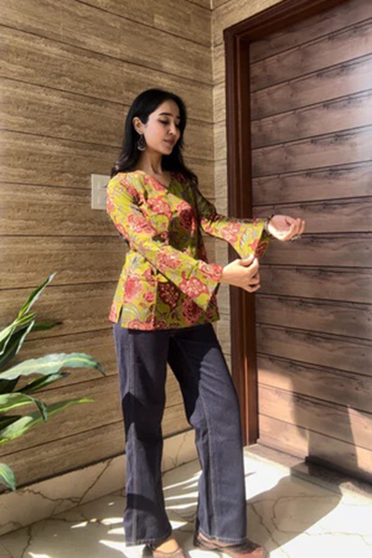 Floral Bada Phool Printed Kurta With Bell Sleeves